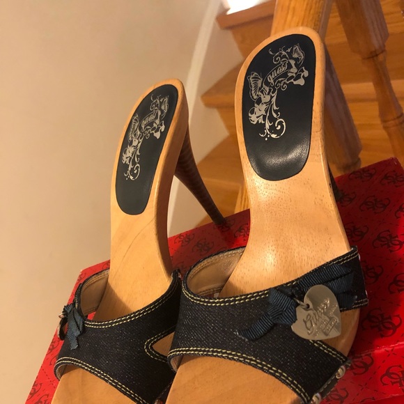 Guess - NEW Never Wear !!!!! - Picture 5 of 6